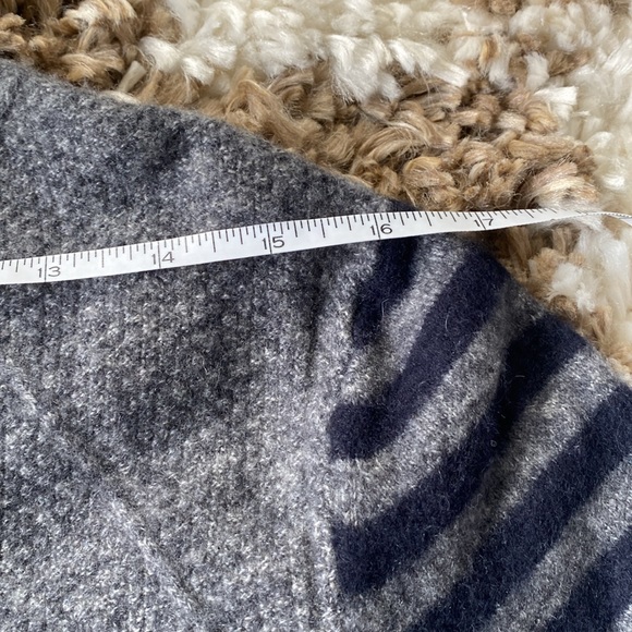 Cashmere Sweater by Club Monaco - Picture 7 of 10